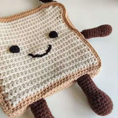 Toastie Bread Bag Amigurumi Pattern step 2 - assembly progress