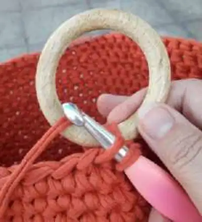 Crochet Caddy Pattern step 4 - final assembly and finishing