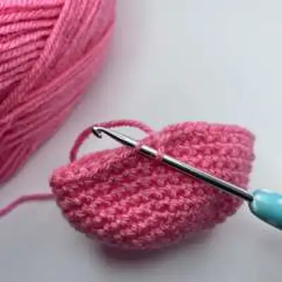 Appletosaurus Amigurumi Pattern step 4 - final assembly and finishing