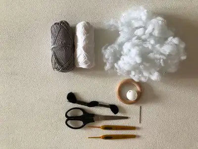 rattle_wolf Amigurumi Pattern step 2 - assembly progress