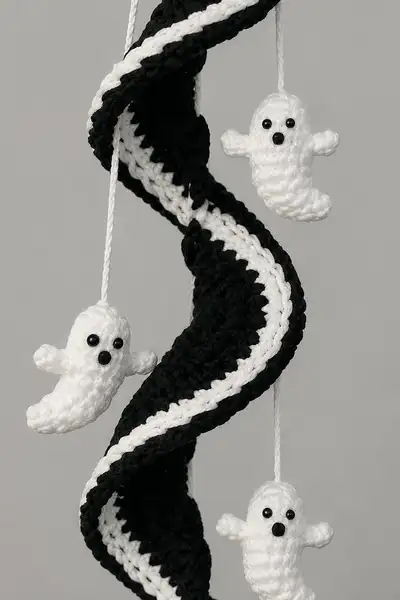 Spiral Ghost Mobile Amigurumi Pattern step 2 - assembly progress
