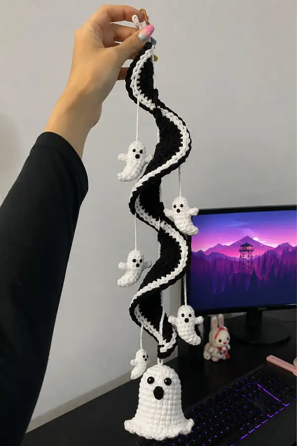 Spiral Ghost Mobile Amigurumi Pattern