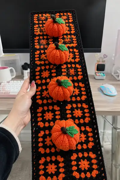 Black and Orange Granny Square Row Table Runner with Pumpkins Pattern step 1 - construction progress