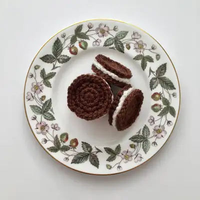 Biscuit Trio Crochet Pattern step 4 - final assembly and finishing