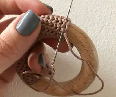 Rattle Deer Amigurumi Pattern step 4 - final assembly and finishing