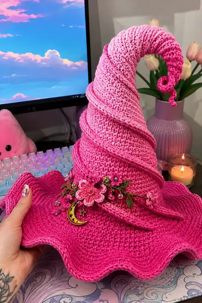 Spooky Girly Pink Spiral Witch Hat Pattern step 1 - construction progress