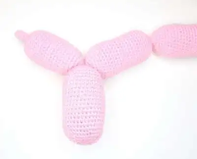 Niahs Balloon Dog Amigurumi Pattern step 4 - final assembly and finishing