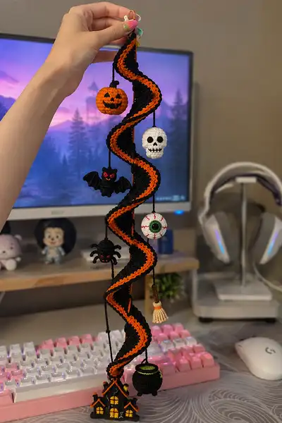 Spooky Halloween Spiral Amigurumi Garland Amigurumi Pattern step 1 - construction progress