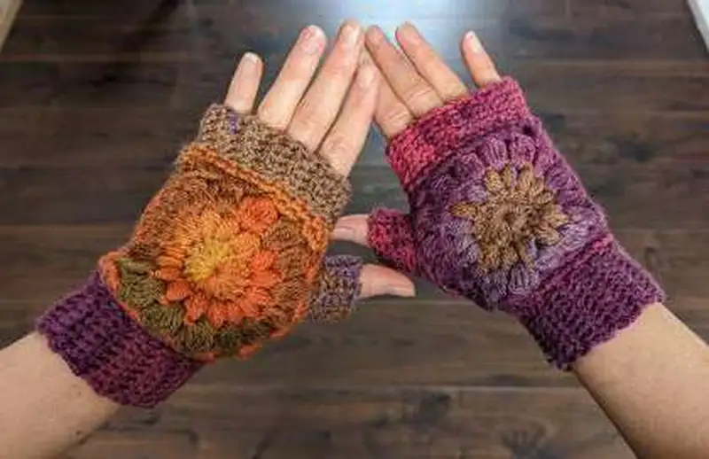 Free crochet pattern: Feather Moss Gloves Pattern - Intermediate level tutorial