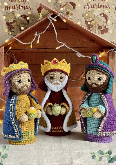Three Wise Men Amigurumi Pattern step 4 - final assembly and finishing