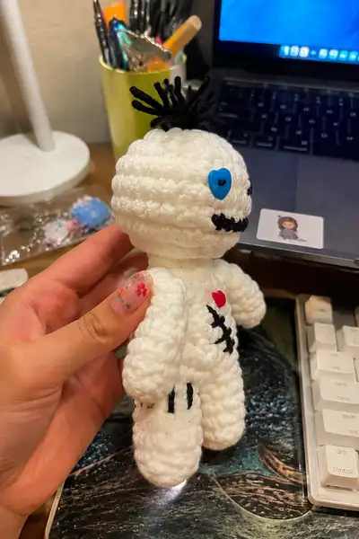 Halloween Spooky Voodoo Doll Amigurumi Pattern step 2 - assembly progress
