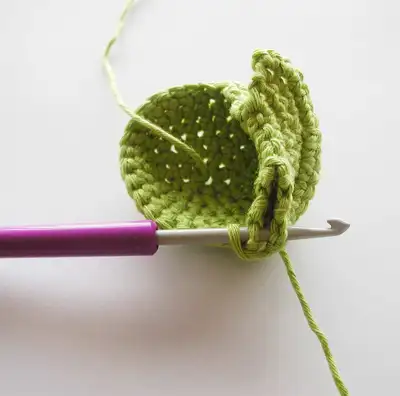 Crochet Frog Amigurumi Pattern step 3 - details and accessories