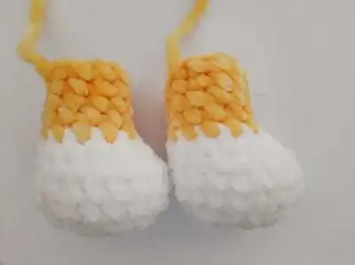 Yellow Bunny Amigurumi Pattern step 3 - details and accessories