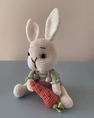 Bunny with Carrot Amigurumi Pattern step 1 - construction progress