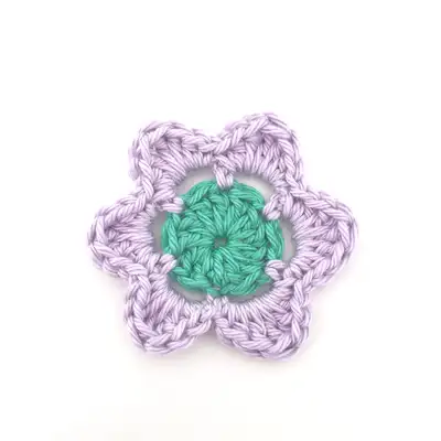 Crochet Flower Ebook Pattern step 3 - details and accessories