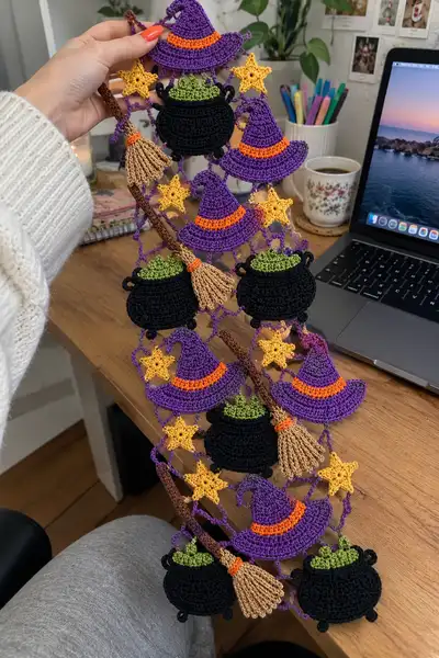 Witch Hat and Cauldron Halloween Table Runner Pattern step 1 - construction progress