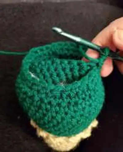 Down On The Farm - Stack Toy Amigurumi Pattern step 3 - details and accessories