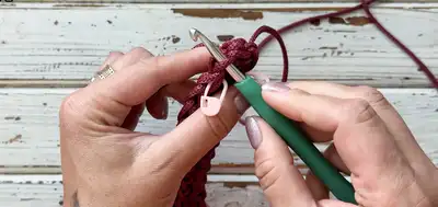 Slice Handbag Crochet Pattern step 3 - details and accessories
