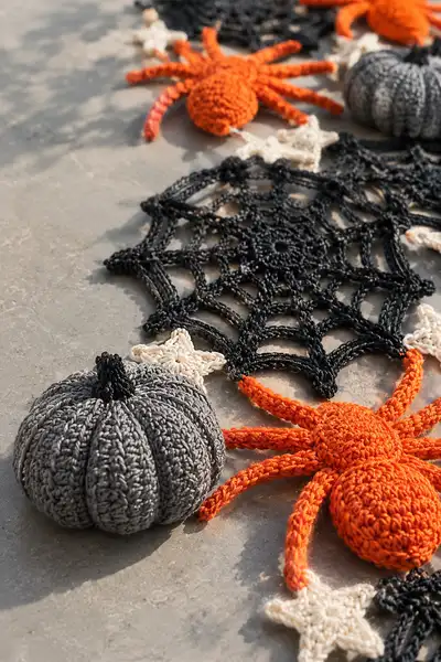 Giant Spider Web Halloween Table Runner Pattern step 2 - assembly progress