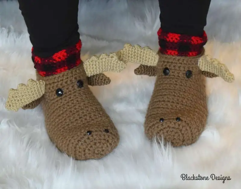 Free Beginner Friendly crochet pattern: Moose Slippers Pattern - Easy to follow tutorial