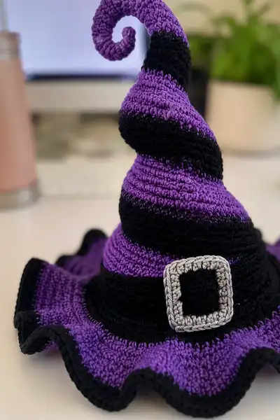 Spooky Witch Hat Amigurumi Pattern step 2 - assembly progress