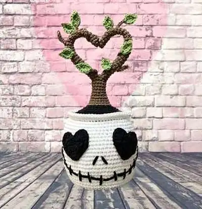 Jack in Love Amigurumi Pattern step 2 - assembly progress