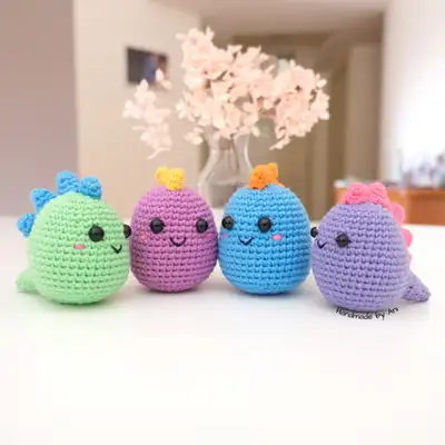 Colourful Mini Dino Amigurumi Pattern step 3 - details and accessories