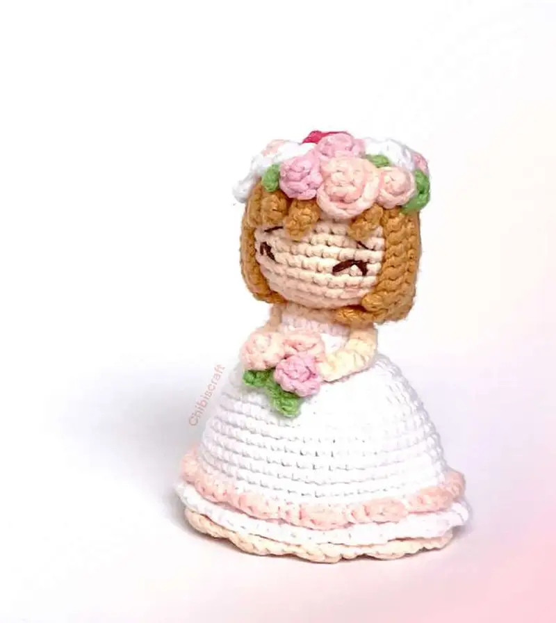 Free Intermediate crochet pattern: Reversible Flower Bouquet & Bride Amigurumi Pattern - Easy to follow tutorial