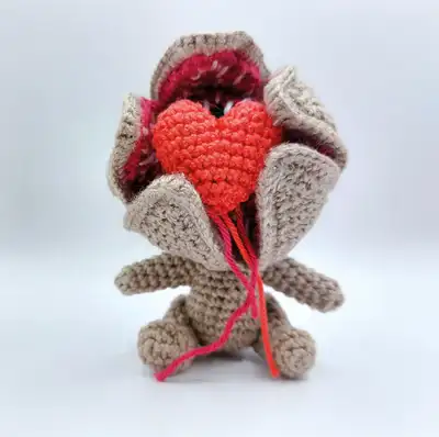 Demodog Amigurumi Pattern step 2 - assembly progress