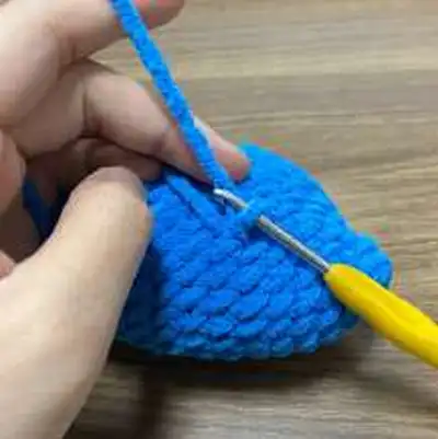 Blue Tang Fish Amigurumi Pattern step 4 - final assembly and finishing