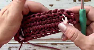 Slice Handbag Crochet Pattern step 4 - final assembly and finishing