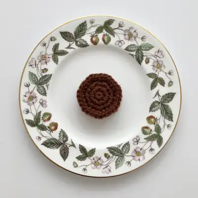 Biscuits Crochet Pattern step 4 - final assembly and finishing