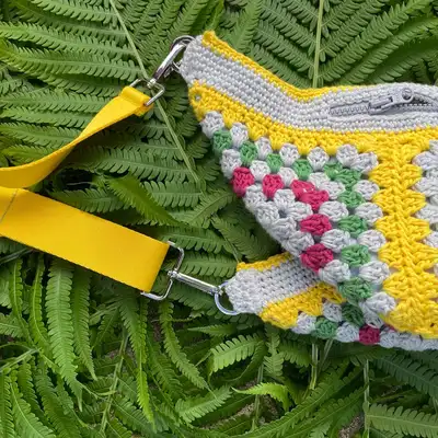 Floral Crossbody Bag Pattern step 4 - final assembly and finishing