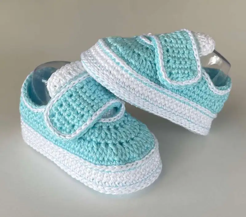 Free Intermediate crochet pattern: Velcro Sneakers Pattern - Easy to follow tutorial