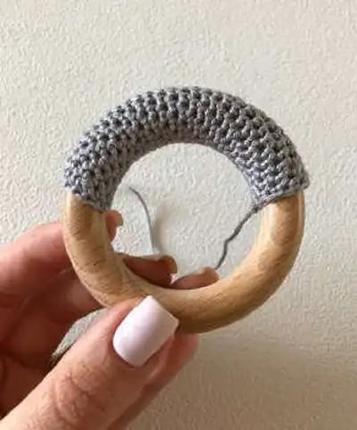 rattle_wolf Amigurumi Pattern step 4 - final assembly and finishing