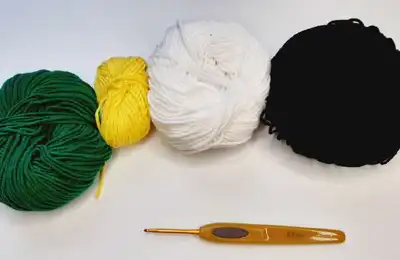 Baby Dino Backpack Amigurumi Pattern step 2 - assembly progress