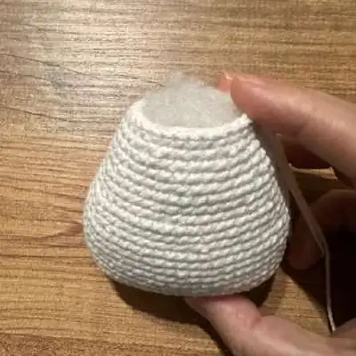 Snowman Amigurumi Pattern step 3 - details and accessories