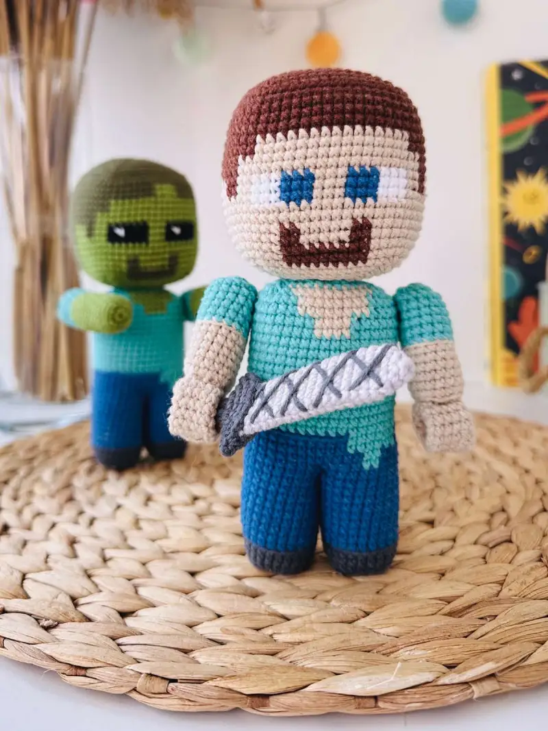 Free crochet pattern: Steve & Zombie Amigurumi Pattern - Intermediate level tutorial
