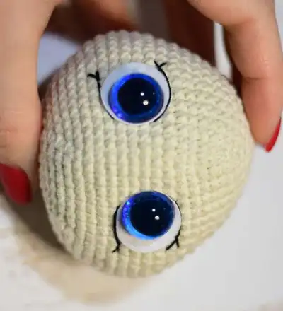 The Ladybug Amigurumi Pattern step 3 - details and accessories