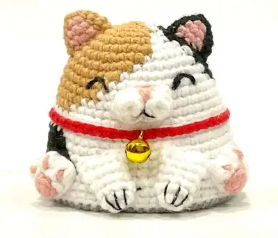 Reversible Cat Amigurumi Pattern step 4 - final assembly and finishing