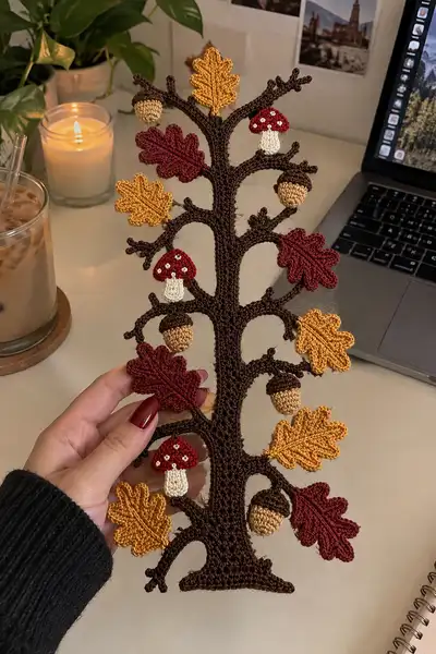 Oak Leaf and Acorn Tree Autumn Table Runner Pattern step 1 - construction progress