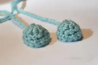 Bulbasaur Amigurumi Pattern step 4 - final assembly and finishing