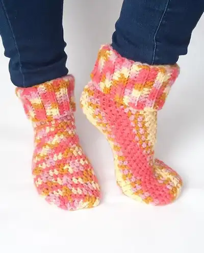 Super Simple Socks Pattern step 3 - details and accessories