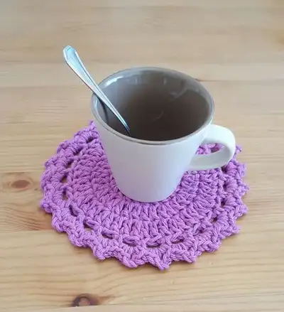 Easy Crochet Coasters Pattern step 3 - details and accessories
