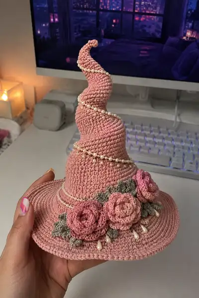 Big Tall Blush Pink Spiral Witch Hat with Roses and Pearl Chains Pattern step 1 - construction progress
