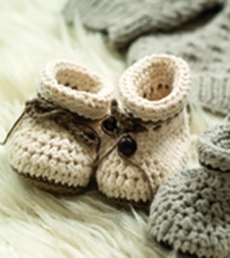 Free Intermediate crochet pattern: Baby Shoes Ivelle Pattern - Easy to follow tutorial