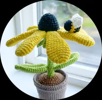 Bumble Blossom Black Eyed Susan Amigurumi Pattern step 2 - assembly progress