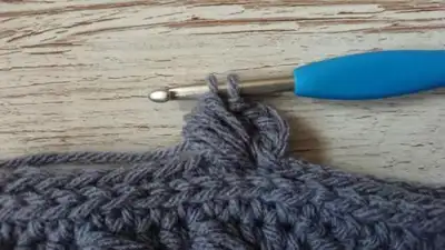 Snowberry cushion cover Pattern step 3 - details and accessories