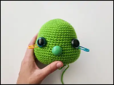 Baby Grinch Amigurumi Pattern step 4 - final assembly and finishing