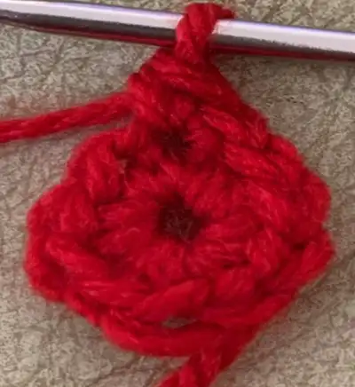 British Legion Poppy Appeal Poppies Pattern step 3 - details and accessories